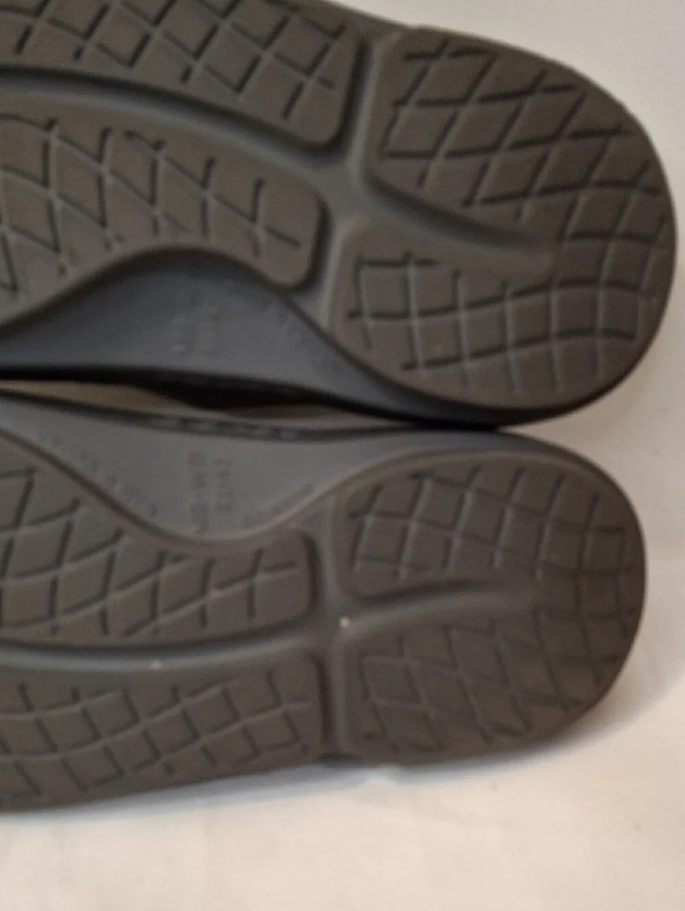 OOFOS Men's Black Slip-On Clogs with Silver Speckle. Great Almost New Casual